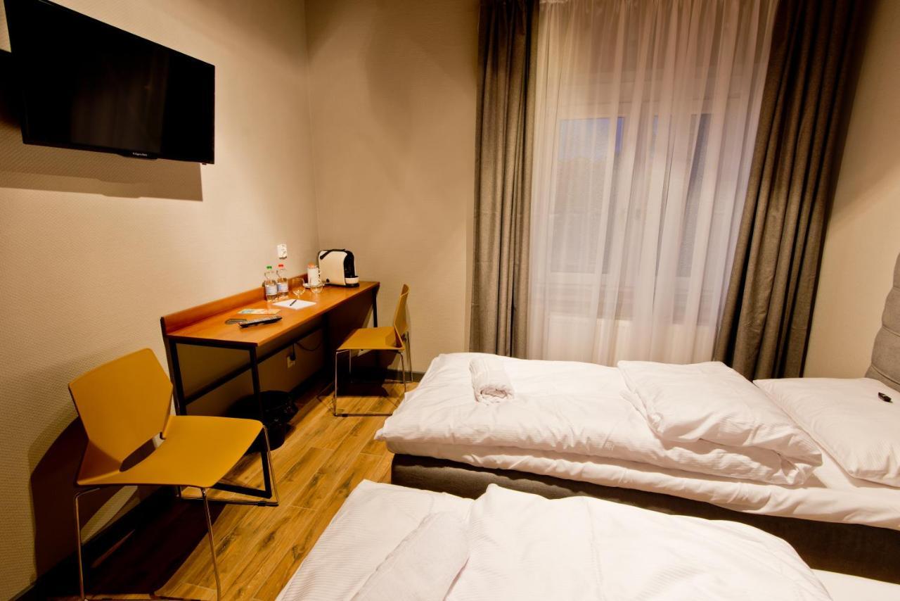 Apartsuites I Sorau ซารี ภายนอก รูปภาพ A room at the hotel