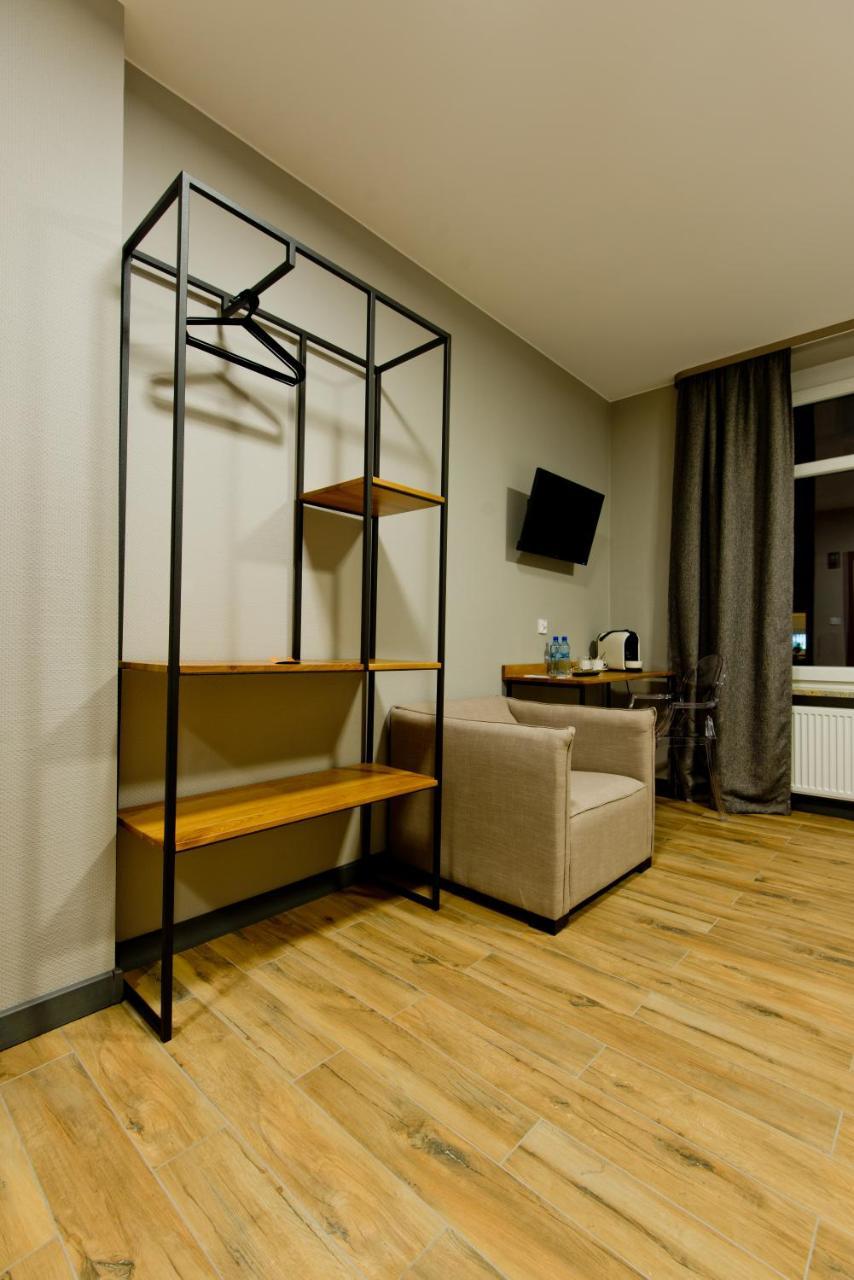 Apartsuites I Sorau ซารี ภายนอก รูปภาพ A room at the hotel