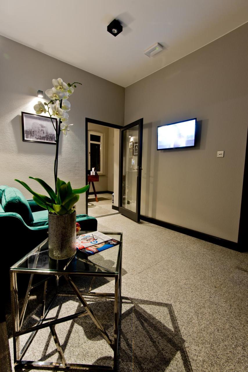 Apartsuites I Sorau ซารี ภายนอก รูปภาพ The waiting room at a dental practice