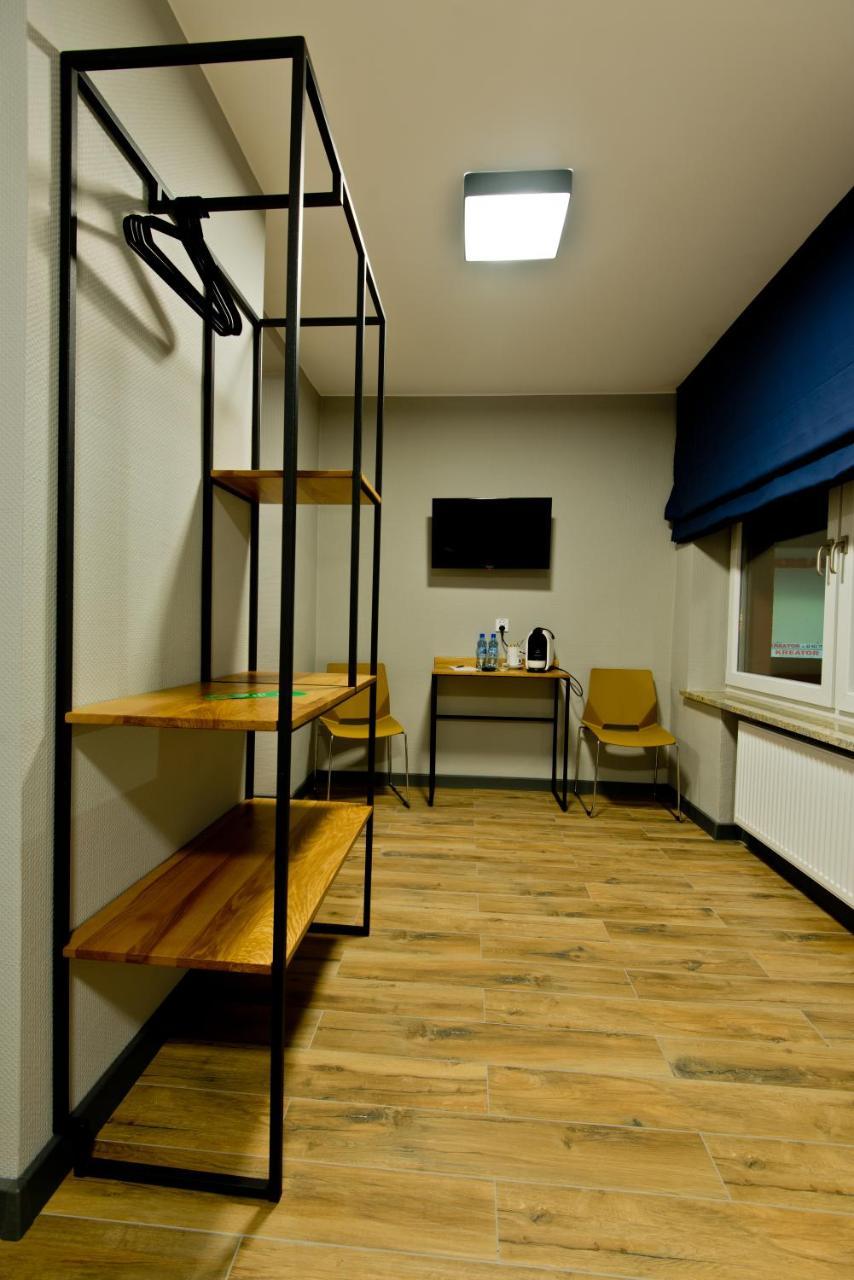 Apartsuites I Sorau ซารี ภายนอก รูปภาพ A room at the hostel