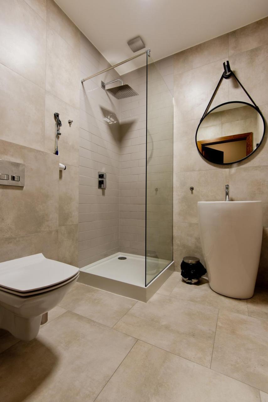 Apartsuites I Sorau ซารี ภายนอก รูปภาพ A shower cubicle